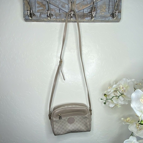Vintage Carryland Crossbody Bag - Picture 5 of 9